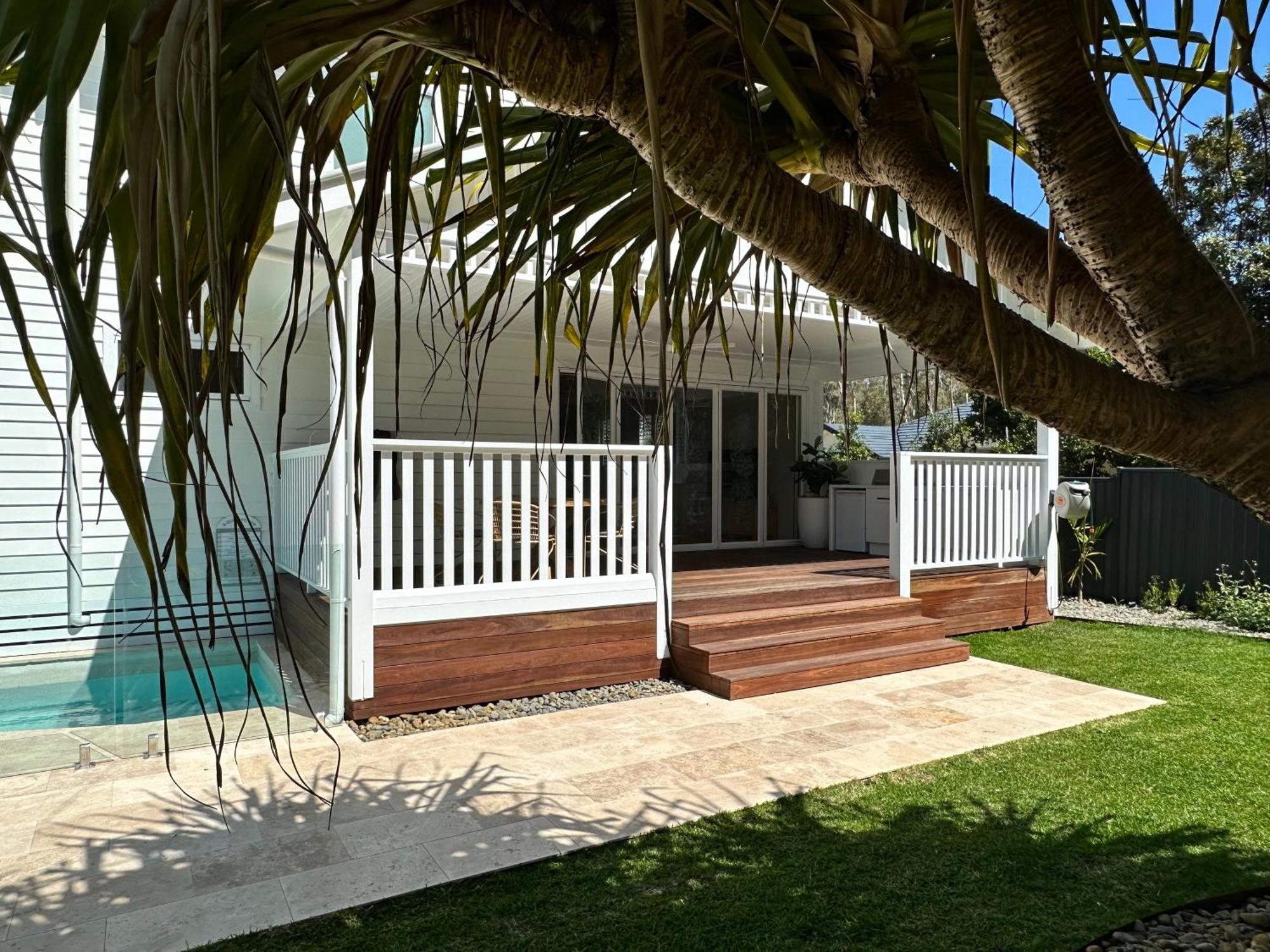 Unwind Guesthouse خليج بيرون المظهر الخارجي الصورة