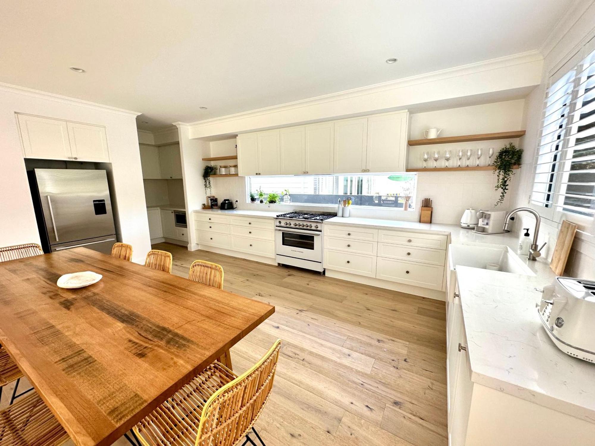 Unwind Guesthouse خليج بيرون المظهر الخارجي الصورة