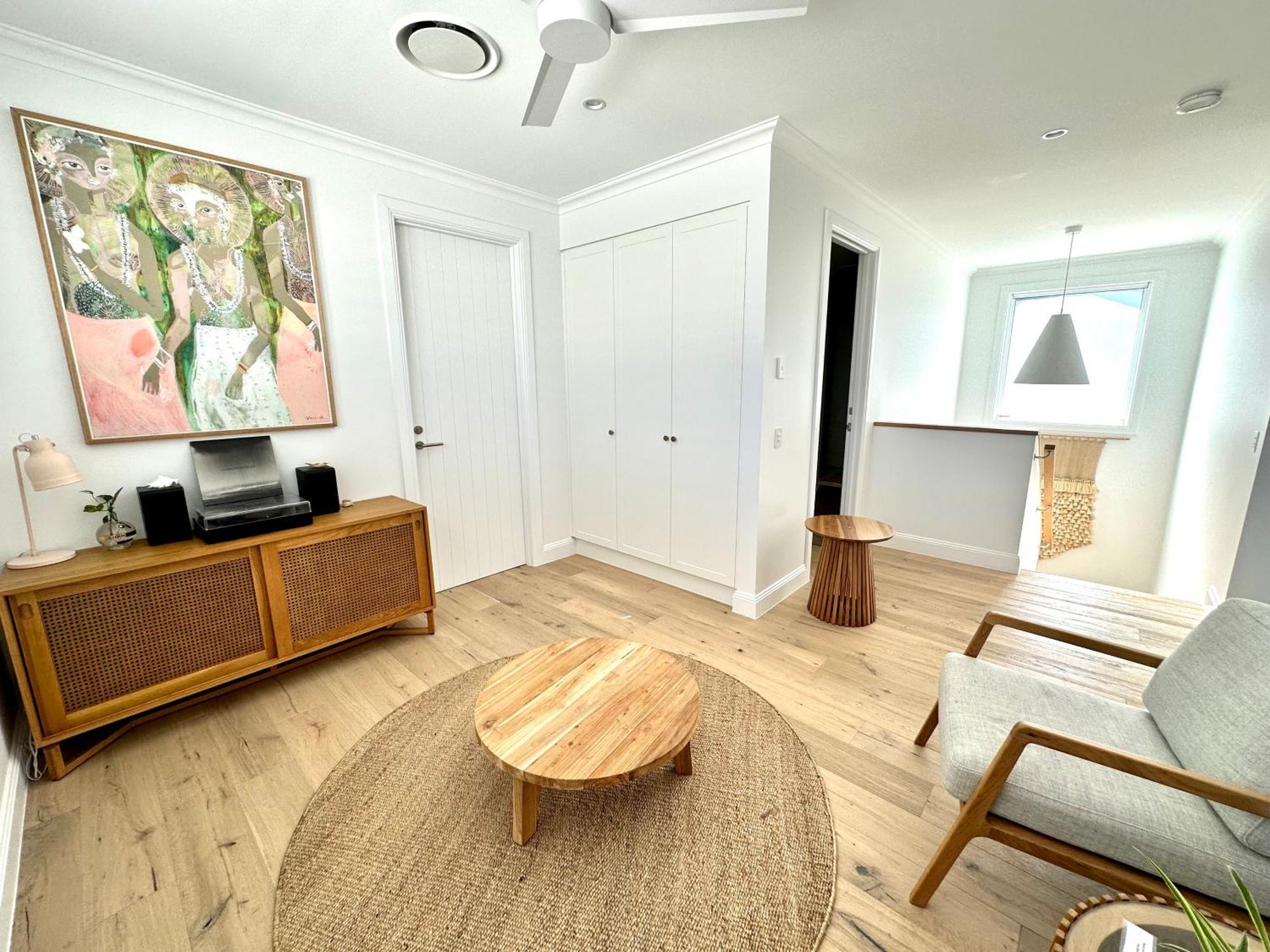 Unwind Guesthouse خليج بيرون المظهر الخارجي الصورة