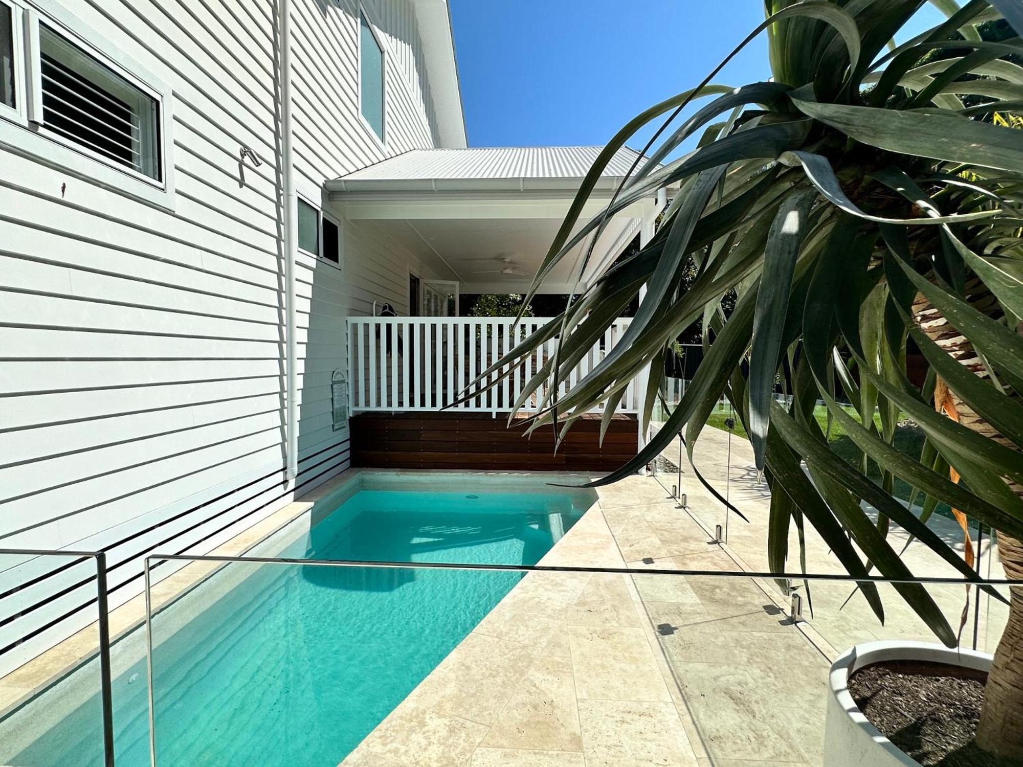 Unwind Guesthouse خليج بيرون المظهر الخارجي الصورة